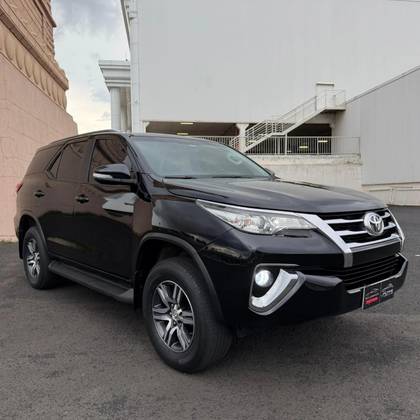 TOYOTA HILUX SW4 2.7 SR 7 LUGARES 4X2 16V FLEX 4P AUTOMÁTICO TOYOTA HILUX SW4 2.7 SR 7 LUGARES 4X2 16V FLEX 4P AUTOMÁTICO